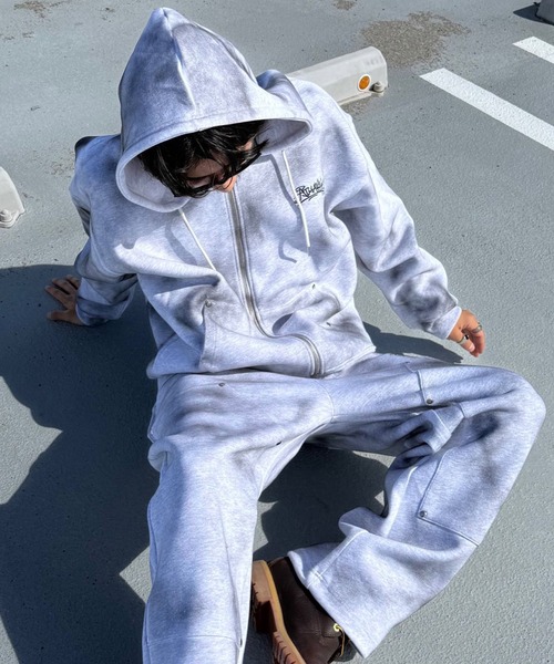 ATMARK(アットマーク)の「《2サイズ展開 / UNISEX 》ATMARK グラフィティロゴ スプレーリベット フルジップパーカー セットアップ可能(パーカー・レディース・ホワイト/ブラック・MEDIUM/LARGE)」の9枚目の写真