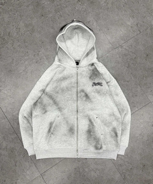 ATMARK(アットマーク)の「《2サイズ展開 / UNISEX 》ATMARK グラフィティロゴ スプレーリベット フルジップパーカー セットアップ可能(パーカー・レディース・ホワイト/ブラック・MEDIUM/LARGE)」の22枚目の写真