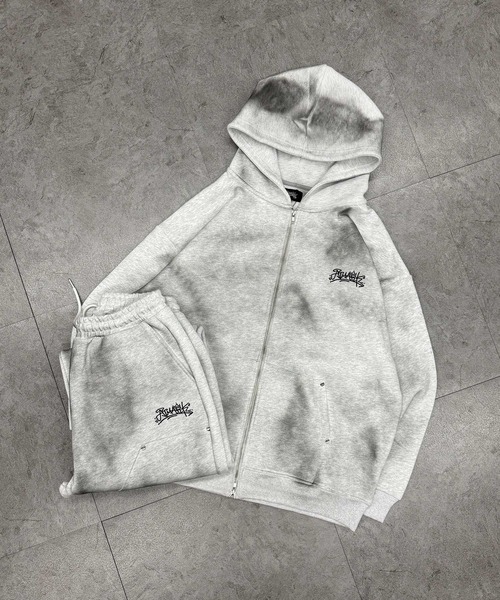 ATMARK(アットマーク)の「《2サイズ展開 / UNISEX 》ATMARK グラフィティロゴ スプレーリベット フルジップパーカー セットアップ可能(パーカー・レディース・ホワイト/ブラック・MEDIUM/LARGE)」の20枚目の写真