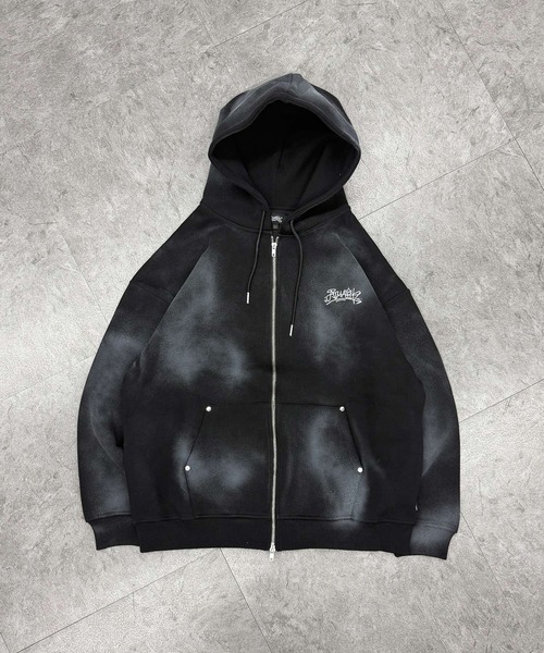ATMARK(アットマーク)の「《2サイズ展開 / UNISEX 》ATMARK グラフィティロゴ スプレーリベット フルジップパーカー セットアップ可能(パーカー・レディース・ホワイト/ブラック・MEDIUM/LARGE)」の17枚目の写真