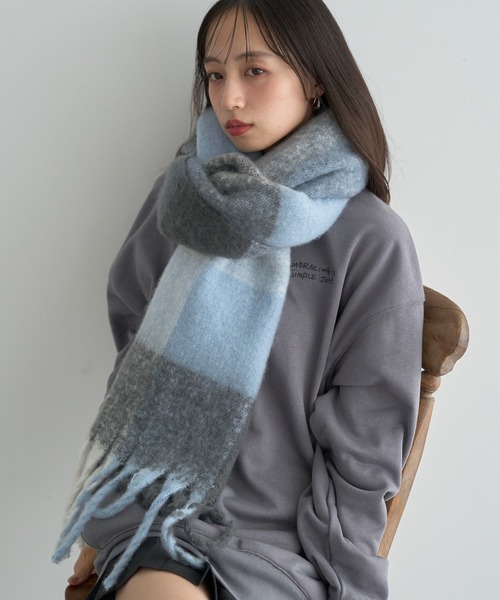 earth music&ecology(アースミュージックアンドエコロジー)の「ブロックチェックマフラー(マフラー・レディース・グレー/ピンク・F)」の2枚目の写真