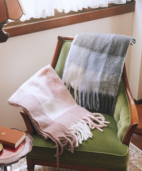 earth music&ecology(アースミュージックアンドエコロジー)の「ブロックチェックマフラー(マフラー・レディース・グレー/ピンク・F)」の6枚目の写真