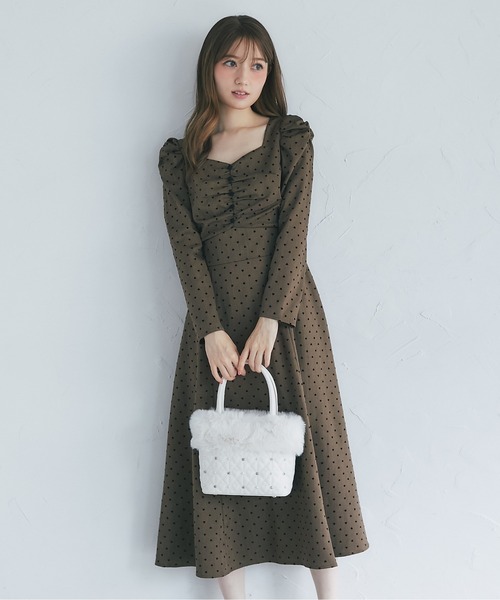 tocco closet(トッコ クローゼット)の「フロッキーハートドットワンピース(ワンピース・レディース・チャコールグレー/ブラウン・M)」の2枚目の写真