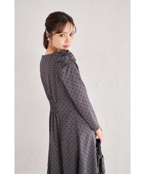 tocco closet(トッコ クローゼット)の「フロッキーハートドットワンピース(ワンピース・レディース・チャコールグレー/ブラウン・M)」の9枚目の写真