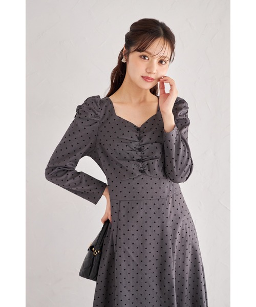 tocco closet(トッコ クローゼット)の「フロッキーハートドットワンピース(ワンピース・レディース・チャコールグレー/ブラウン・M)」の7枚目の写真