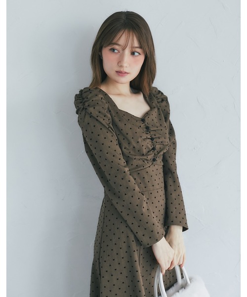 tocco closet(トッコ クローゼット)の「フロッキーハートドットワンピース(ワンピース・レディース・チャコールグレー/ブラウン・M)」の17枚目の写真