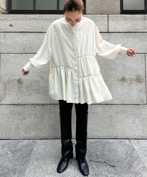 CURA CLOSET(キュラ クローゼット)の「【loverara.loverara コラボ】アシンメトリーギャザーチュニックワンピース/体型カバー/着回し自在(シャツ/ブラウス・レディース・ブラック/ホワイト・フリー)」の4枚目の写真