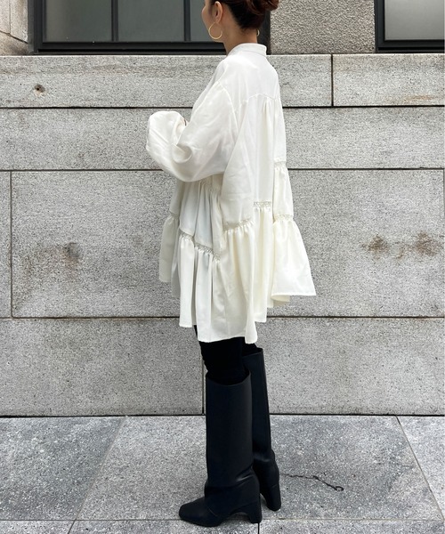 CURA CLOSET(キュラ クローゼット)の「【loverara.loverara コラボ】アシンメトリーギャザーチュニックワンピース/体型カバー/着回し自在(シャツ/ブラウス・レディース・ブラック/ホワイト・フリー)」の5枚目の写真