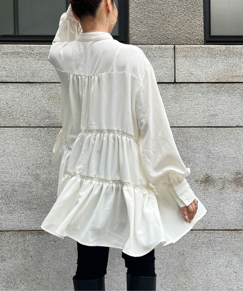 CURA CLOSET(キュラ クローゼット)の「【loverara.loverara コラボ】アシンメトリーギャザーチュニックワンピース/体型カバー/着回し自在(シャツ/ブラウス・レディース・ブラック/ホワイト・フリー)」の6枚目の写真