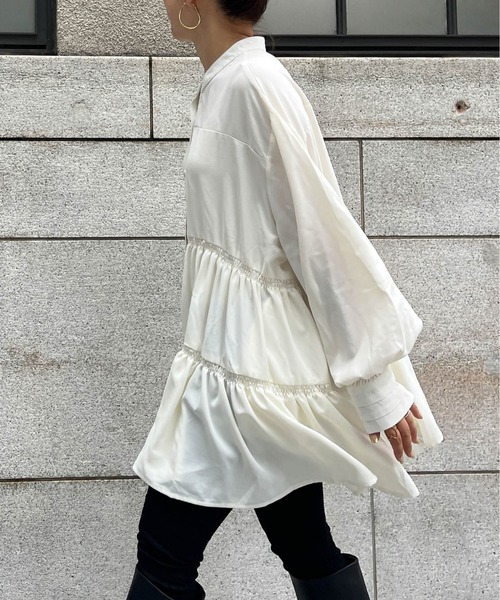 CURA CLOSET(キュラ クローゼット)の「【loverara.loverara コラボ】アシンメトリーギャザーチュニックワンピース/体型カバー/着回し自在(シャツ/ブラウス・レディース・ブラック/ホワイト・フリー)」の8枚目の写真