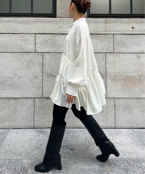 CURA CLOSET(キュラ クローゼット)の「【loverara.loverara コラボ】アシンメトリーギャザーチュニックワンピース/体型カバー/着回し自在(シャツ/ブラウス・レディース・ブラック/ホワイト・フリー)」の9枚目の写真