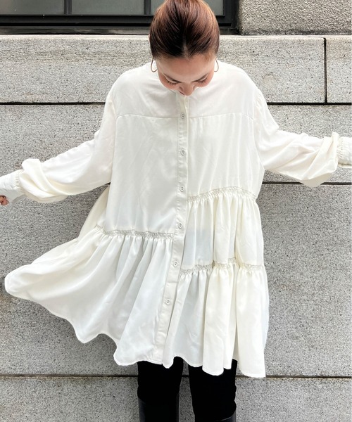 CURA CLOSET(キュラ クローゼット)の「【loverara.loverara コラボ】アシンメトリーギャザーチュニックワンピース/体型カバー/着回し自在(シャツ/ブラウス・レディース・ブラック/ホワイト・フリー)」の16枚目の写真