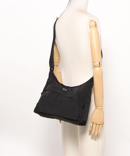 BEAMS DESIGN（ビームス デザイン）の「BEAMSDESIGN（ビームスデザイン）Diagonal　 ショルダーバッグ（M）（ショルダーバッグ・メンズ・ブラック/カーキ/オリーブ/ネイビー・FREE）」の5枚目の写真