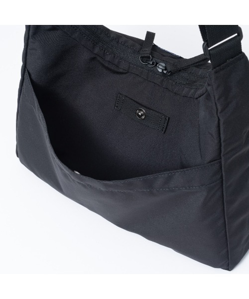 BEAMS DESIGN（ビームス デザイン）の「BEAMSDESIGN（ビームスデザイン）Diagonal　 ショルダーバッグ（M）（ショルダーバッグ・メンズ・ブラック/カーキ/オリーブ/ネイビー・FREE）」の18枚目の写真