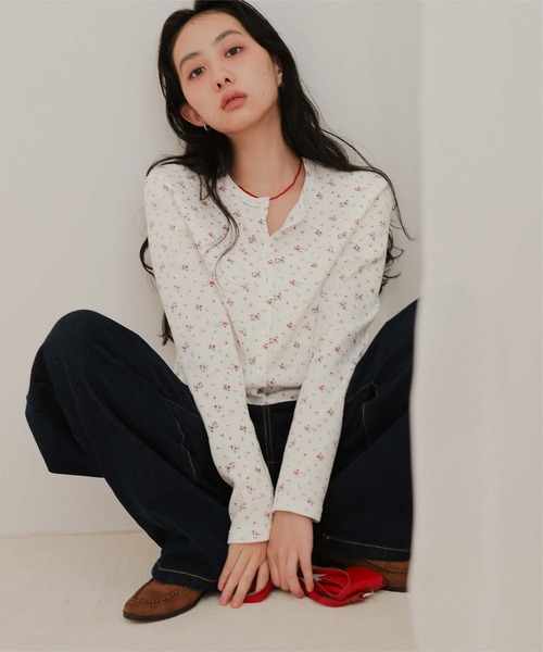 miette（ミエット）の「小花柄ワッフルカーディガン（カーディガン/ボレロ・レディース・アイボリー/オフホワイト/グレー・S/L/M）」の2枚目の写真