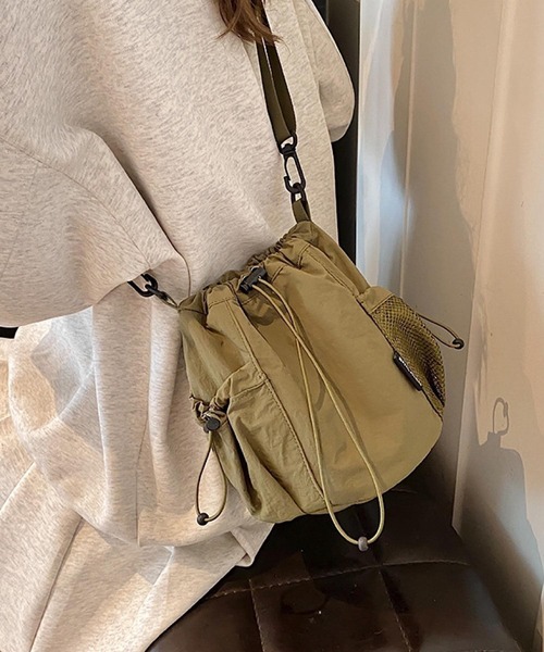VIBGYOR(ヴィブジョー)の「urbanfemine./カジュアルショルダーバッグ U7588(ショルダーバッグ・レディース・ブラック/ブルー/ベージュ/パープル/グリーン・FREE)」の4枚目の写真