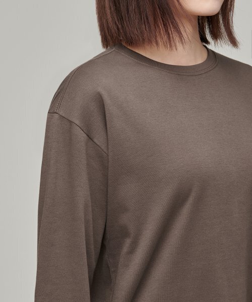 MUSINSA STANDARD WOMAN（ムシンサスタンダードウーマン）の「ウィメンズリラックスクルーネック長袖Tシャツ[トフィーブラウン]（Tシャツ/カットソー・レディース・その他・SMALL/MEDIUM/LARGE/X-LARGE/X-SMALL）」の5枚目の写真