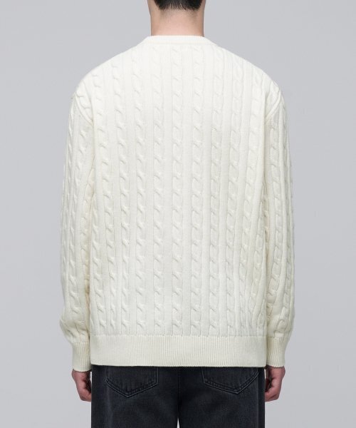 MUSINSA STANDARD(ムシンサスタンダード)の「ケーブルクルーネックニット【クリーム】(ニット/セーター・メンズ・その他・SMALL/MEDIUM/LARGE/X-LARGE/XX-LARGE)」の5枚目の写真