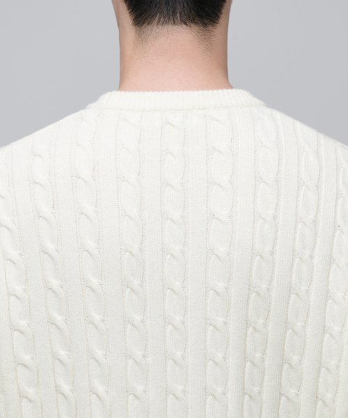 MUSINSA STANDARD(ムシンサスタンダード)の「ケーブルクルーネックニット【クリーム】(ニット/セーター・メンズ・その他・SMALL/MEDIUM/LARGE/X-LARGE/XX-LARGE)」の7枚目の写真