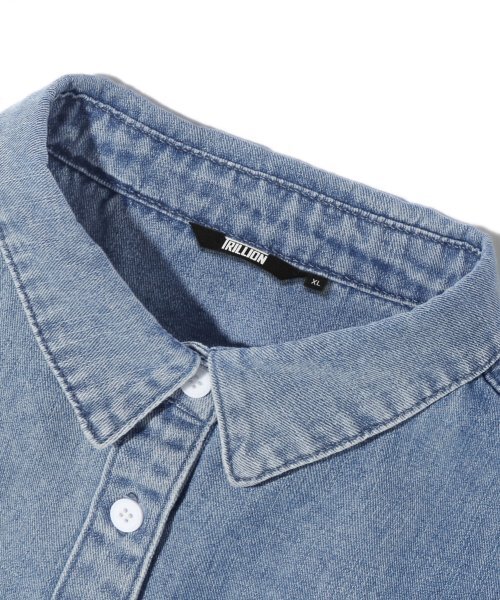 TRILLION（トリリオン）の「ストーンウォッシングオーバーサイズデニム長袖シャツ (BLEACH BLUE)（シャツ/ブラウス・レディース・その他・LARGE/X-LARGE/MEDIUM）」の5枚目の写真