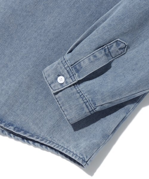 TRILLION（トリリオン）の「ストーンウォッシングオーバーサイズデニム長袖シャツ (BLEACH BLUE)（シャツ/ブラウス・レディース・その他・LARGE/X-LARGE/MEDIUM）」の9枚目の写真