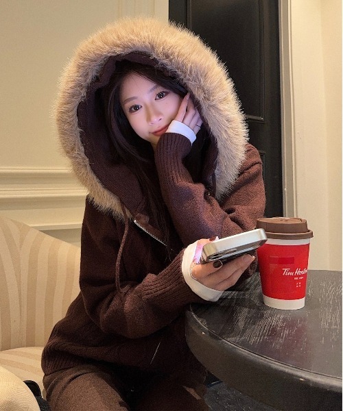 gossip!ロサンゼルス(ゴシップロサンゼルス)の「2WAYファー フードニットパーカー Y2K(パーカー・レディース・ダークブラウン・M)」の8枚目の写真