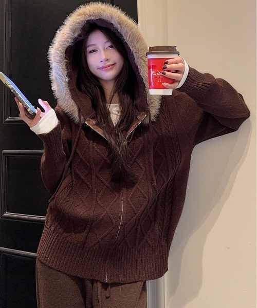 gossip!ロサンゼルス(ゴシップロサンゼルス)の「2WAYファー フードニットパーカー Y2K(パーカー・レディース・ダークブラウン・M)」の16枚目の写真