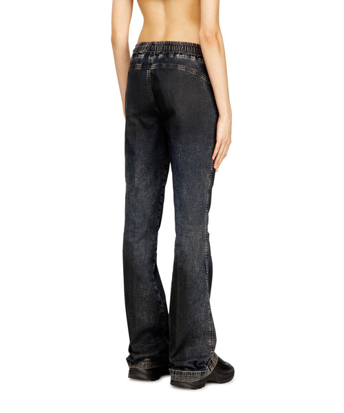 DIESEL（ディーゼル）の「ウィメンズ デニムパンツ ジョグジーンズ 2069 D-EBBEY JOGG（デニムパンツ・レディース・インディゴブルー・25inch/27inch/29inch/31inch/23inch）」の4枚目の写真