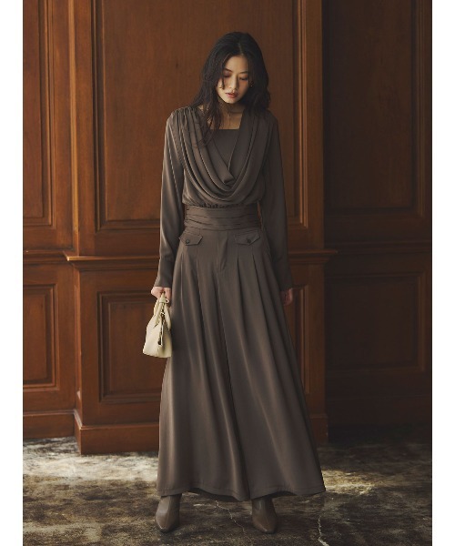 anuans（アニュアンス）の「パウダーサテンワイドパンツ（スラックス・レディース・チャコールグレー/ホワイト系その他/カーキブラウン・MEDIUM/SMALL）」の5枚目の写真