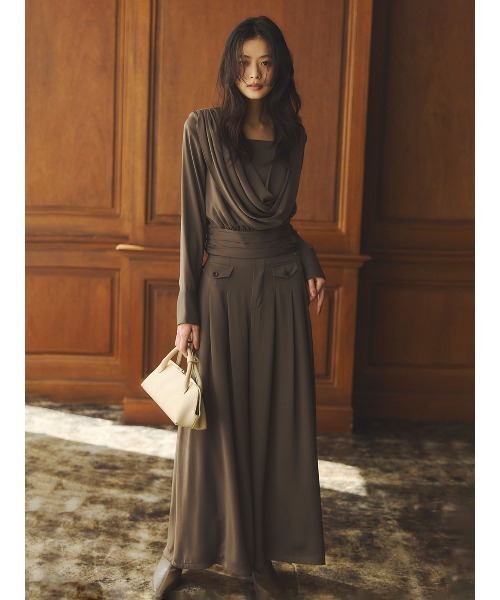 anuans（アニュアンス）の「パウダーサテンワイドパンツ（スラックス・レディース・チャコールグレー/ホワイト系その他/カーキブラウン・MEDIUM/SMALL）」の8枚目の写真