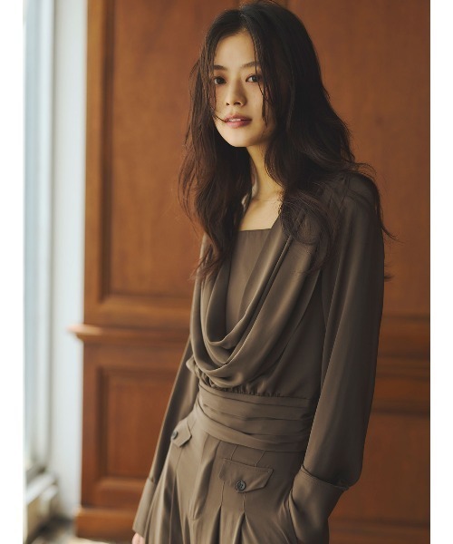 anuans（アニュアンス）の「パウダーサテンワイドパンツ（スラックス・レディース・チャコールグレー/ホワイト系その他/カーキブラウン・MEDIUM/SMALL）」の11枚目の写真