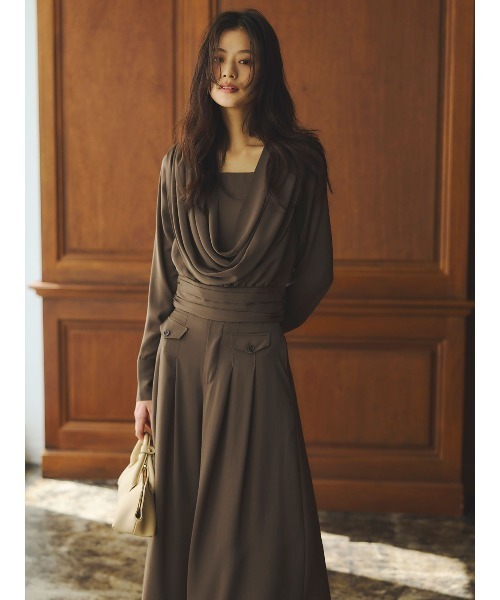 anuans（アニュアンス）の「パウダーサテンワイドパンツ（スラックス・レディース・チャコールグレー/ホワイト系その他/カーキブラウン・MEDIUM/SMALL）」の12枚目の写真