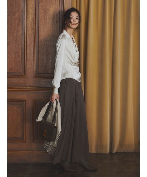 anuans（アニュアンス）の「パウダーサテンワイドパンツ（スラックス・レディース・チャコールグレー/ホワイト系その他/カーキブラウン・MEDIUM/SMALL）」の16枚目の写真