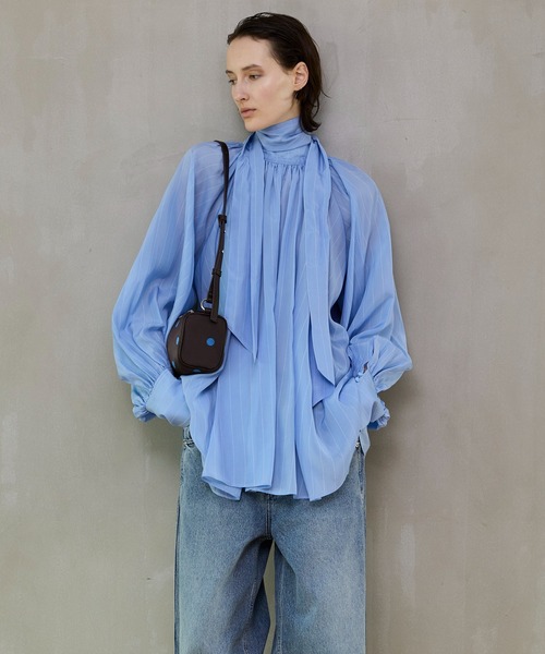 MAISON SPECIAL（メゾンスペシャル）の「【PRE-ORDER】V-neck voluminous blouse/タイ付Vネックボリュームブラウス（シャツ/ブラウス・レディース・ホワイト/ブルー/ブラック・FREE）」の9枚目の写真