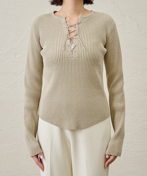 Whim Gazette（ウィムガゼット）の「RAW SILKレースアッププルオーバー（ニット/セーター・レディース・ベージュ/アイボリー・FREE）」の10枚目の写真