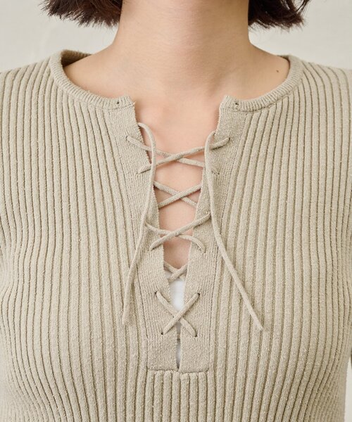 Whim Gazette（ウィムガゼット）の「RAW SILKレースアッププルオーバー（ニット/セーター・レディース・ベージュ/アイボリー・FREE）」の7枚目の写真