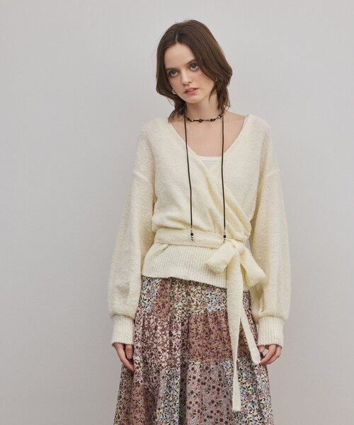 GRACE CONTINENTAL(グレースコンチネンタル)の「カシュクールニットトップ(ニット/セーター・レディース・ピンク/キナリ・36)」の6枚目の写真