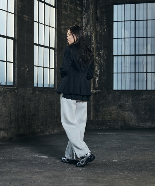 NIKE(ナイキ)の「ナイキ スポーツウェア フェニックス フリース ウィメンズ ハイウエスト ワイドレッグ パンツ / Nike Sportswear Phoenix Fleece Women's High-Waisted Wide-Leg Pants IH1012-043 Pure Platinum(スウェットパンツ・レディース・プラチナム・S/XL/M/L/XS)」の5枚目の写真