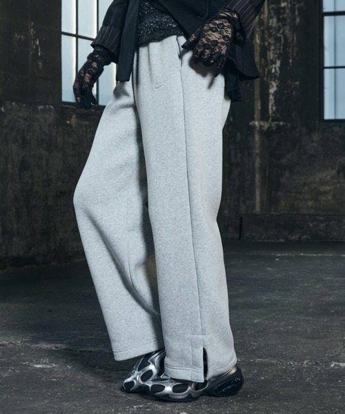 NIKE(ナイキ)の「ナイキ スポーツウェア フェニックス フリース ウィメンズ ハイウエスト ワイドレッグ パンツ / Nike Sportswear Phoenix Fleece Women's High-Waisted Wide-Leg Pants IH1012-043 Pure Platinum(スウェットパンツ・レディース・プラチナム・S/XL/M/L/XS)」の6枚目の写真