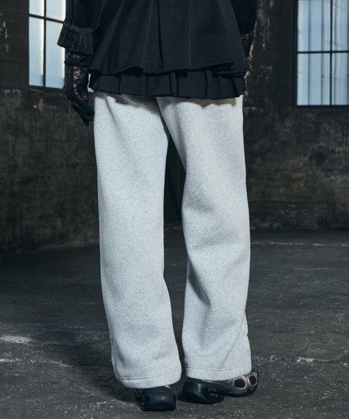 NIKE(ナイキ)の「ナイキ スポーツウェア フェニックス フリース ウィメンズ ハイウエスト ワイドレッグ パンツ / Nike Sportswear Phoenix Fleece Women's High-Waisted Wide-Leg Pants IH1012-043 Pure Platinum(スウェットパンツ・レディース・プラチナム・S/XL/M/L/XS)」の7枚目の写真