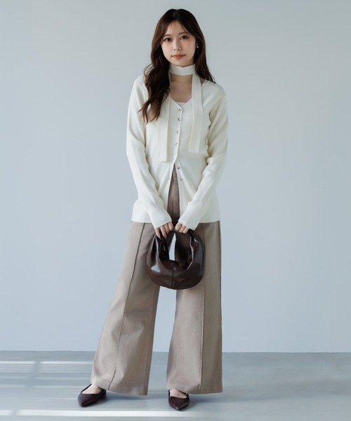 SENEE（セニー）の「high waist pintuck flare pants(ハイウエストピンタックフレアパンツ)（デニムパンツ・レディース・ベージュ/ブラック・MEDIUM/SMALL）」の4枚目の写真