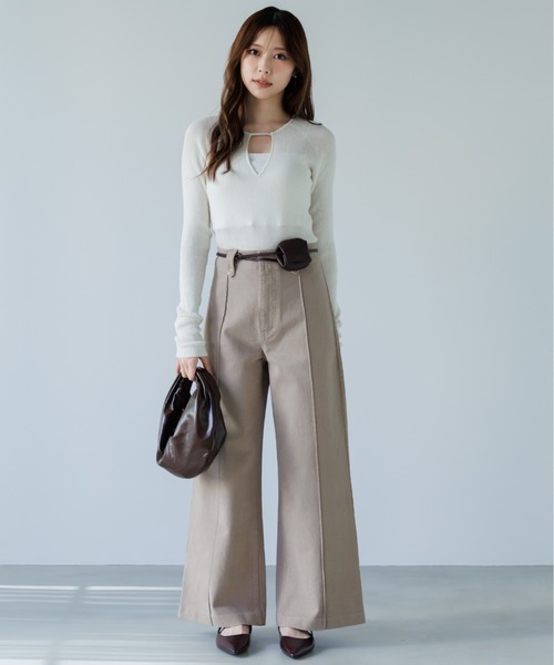 SENEE（セニー）の「high waist pintuck flare pants(ハイウエストピンタックフレアパンツ)（デニムパンツ・レディース・ベージュ/ブラック・MEDIUM/SMALL）」の3枚目の写真