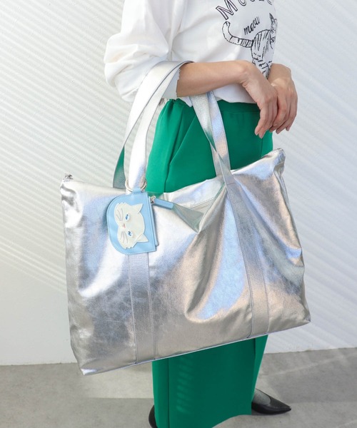Three Four Time（ｽﾘｰﾌｫｰﾀｲﾑ）の「メタリックビッグバッグ（ショルダーバッグ・レディース・シルバー/シルバー系その他・FREE）」の3枚目の写真