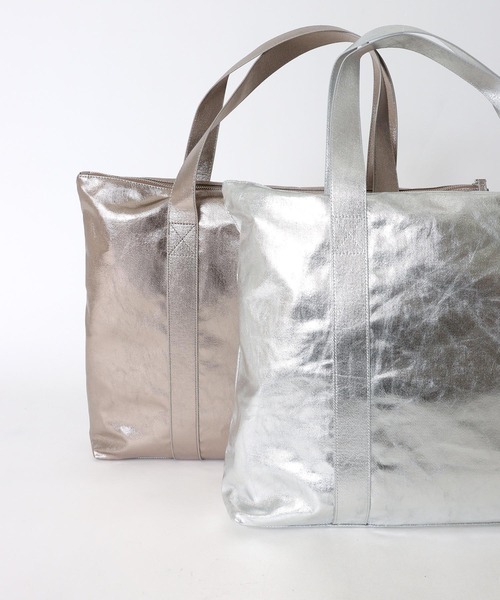 Three Four Time（ｽﾘｰﾌｫｰﾀｲﾑ）の「メタリックビッグバッグ（ショルダーバッグ・レディース・シルバー/シルバー系その他・FREE）」の13枚目の写真