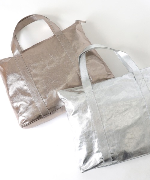 Three Four Time（ｽﾘｰﾌｫｰﾀｲﾑ）の「メタリックビッグバッグ（ショルダーバッグ・レディース・シルバー/シルバー系その他・FREE）」の14枚目の写真