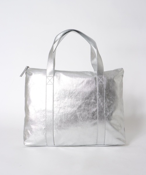 Three Four Time（ｽﾘｰﾌｫｰﾀｲﾑ）の「メタリックビッグバッグ（ショルダーバッグ・レディース・シルバー/シルバー系その他・FREE）」の15枚目の写真