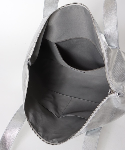 Three Four Time（ｽﾘｰﾌｫｰﾀｲﾑ）の「メタリックビッグバッグ（ショルダーバッグ・レディース・シルバー/シルバー系その他・FREE）」の18枚目の写真