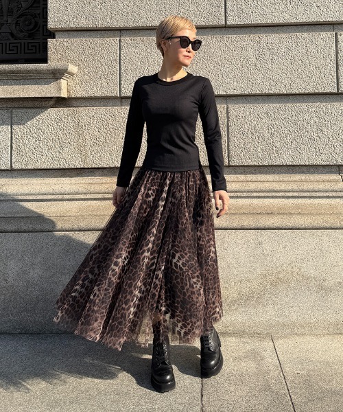 JENNE(ジェンヌ)の「日本製ストレッチリブTシャツ(Tシャツ/カットソー・レディース・ブラック/ブルー/ホワイト・SMALL/MEDIUM/LARGE)」の4枚目の写真
