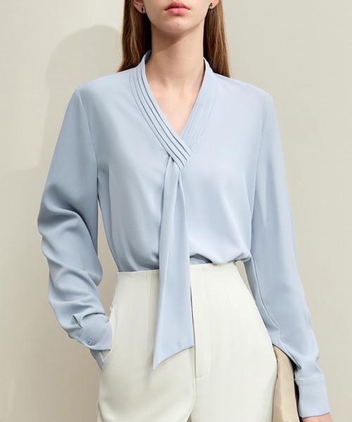 ONEP STAR（ワンピスター）の「プリーツネックブラウス（シャツ/ブラウス・レディース・ブルー/オフホワイト・MEDIUM）」の2枚目の写真