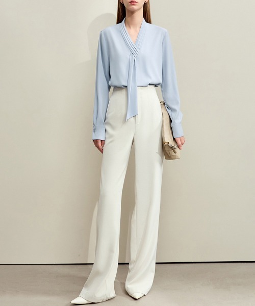 ONEP STAR（ワンピスター）の「プリーツネックブラウス（シャツ/ブラウス・レディース・ブルー/オフホワイト・MEDIUM）」の4枚目の写真